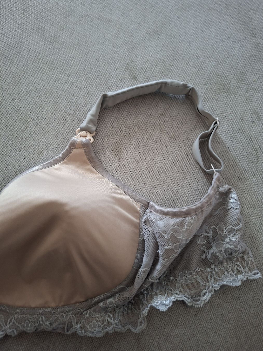 Autres dessous: Still BH Cup E Beige Grau Spitze – D'occasion à Triesenberg par Anastasia26 1