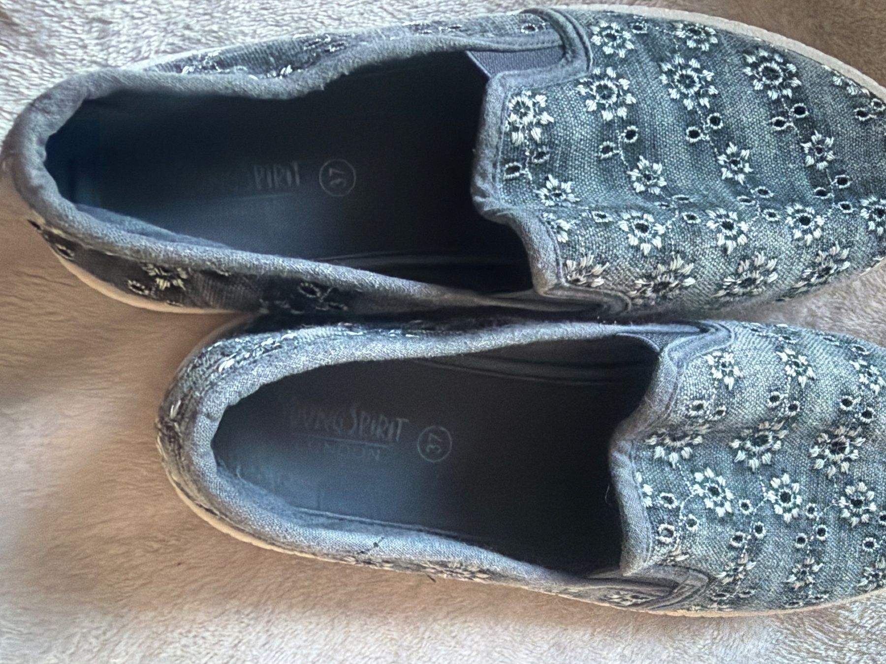 Scarpe da donna: Sneaker Gr. 37, Stoff mit Blumenmuster, Denim – Usato da Luterbach venduto da andybasilbenz 3