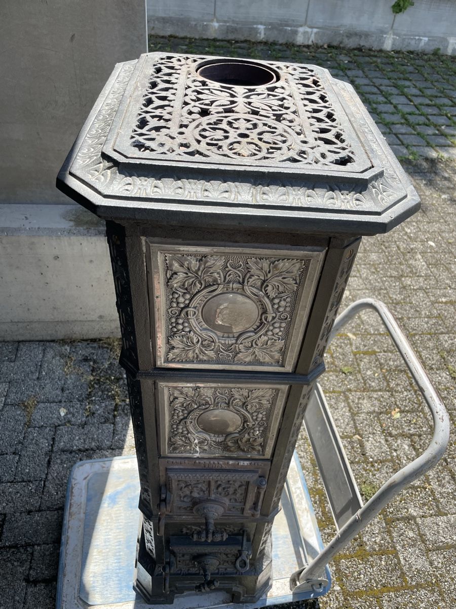 Autres meubles anciens: Kachelofen antik – D'occasion à Winkel par Uwen 4