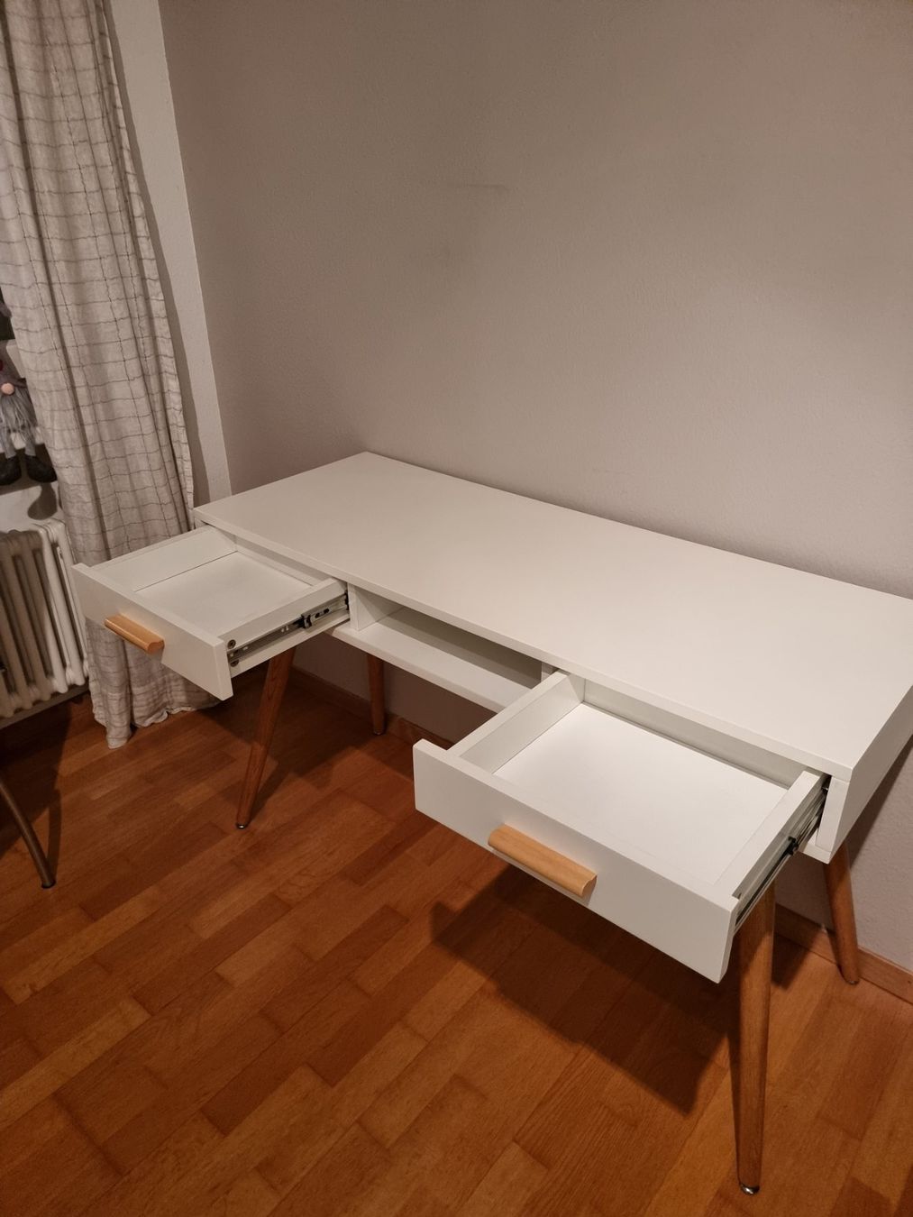 Scrivanie: Schreibtisch weiss – Usato da Richterswil venduto da Spike999 1