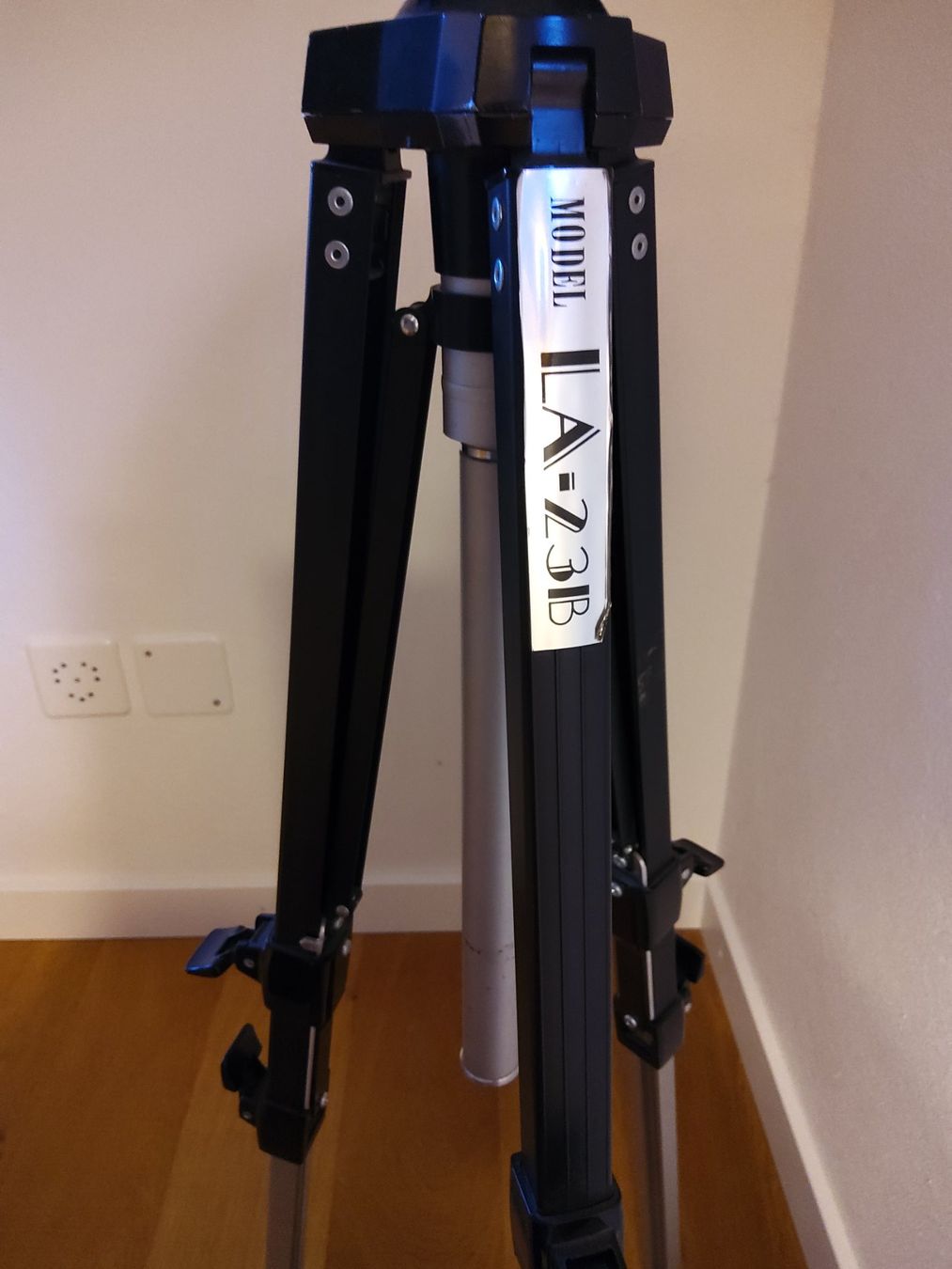 Treppiedi & Teste: Stativ Model LA-73B professionell – Usato da Gelterkinden venduto da bsag78 2