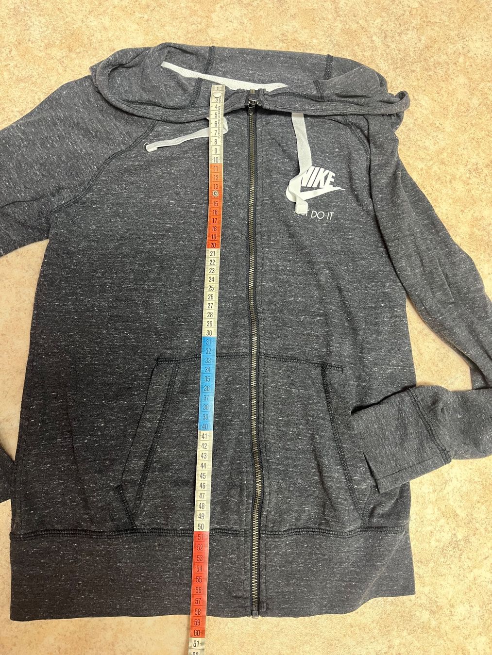 Nike Jacken: Graue Trainerjacke Nike Grösse M – Gebraucht aus Teufenthal AG von Nanahu 5
