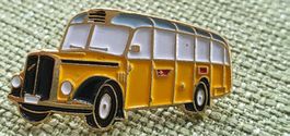 O732 - Pin Die Post PTT Postauto Saurer