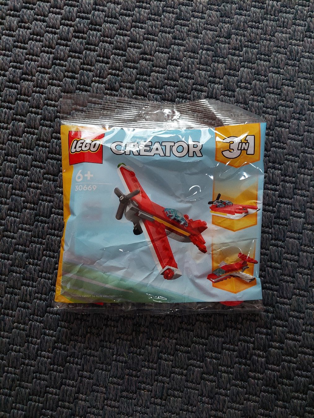 Lego Kit di costruzioni: LEGO Creator 3in1-Aereo acrobatico – Nuovo e nell'imballaggio originale da Davesco-Soragno venduto da Mr.No