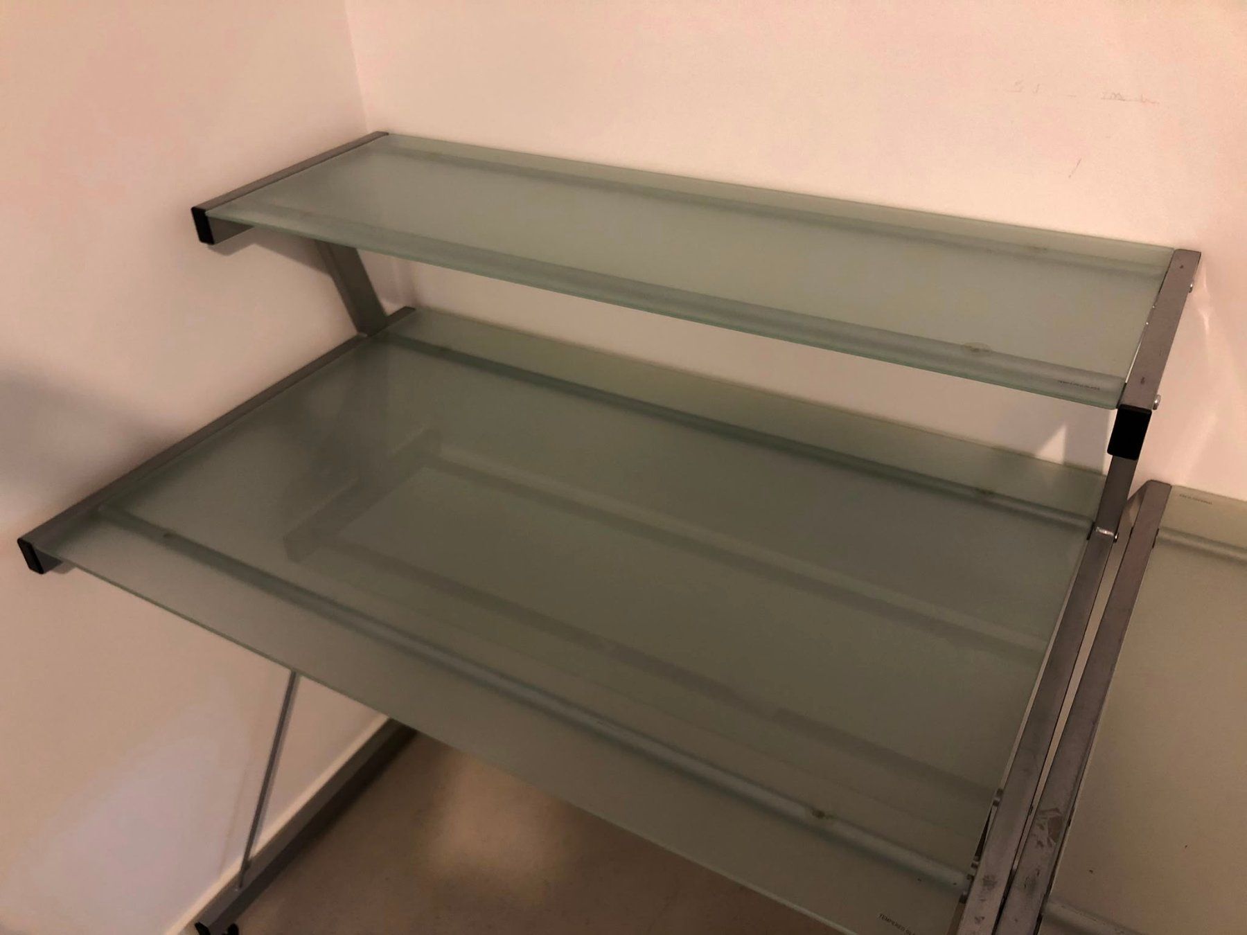 Bureaux: Bureau en verre trempé – D'occasion à La Tour-de-Peilz par MatthieuB1 2