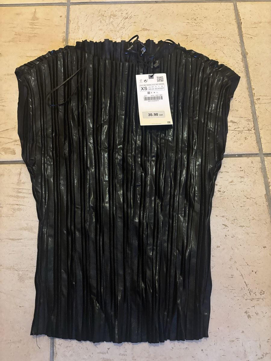 Zara Tops: Haut de Zara neuf – Neu und originalverpackt aus St-Légier- La Chiésaz von anh_9289
