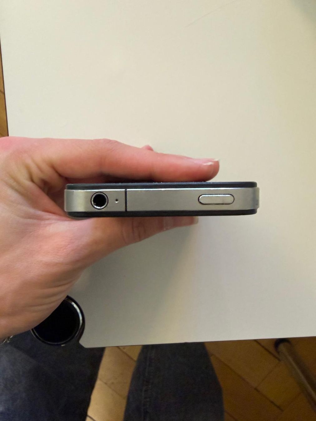 Apple Handys / Smartphones: Apple iPhone 4, gebraucht, Rückseite beschädigt – Gebraucht aus Bern von adv_d7hj 1