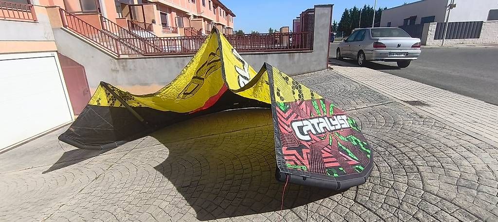 Aquilone: Kite Ozone catalyst 12m + bar Ozone – Usato da Pontresina venduto da misterasensio