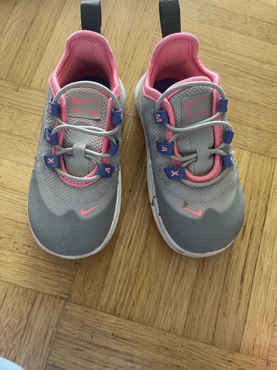 Nike Scarpe per ragazze: Turnschuhe der Marke Nike Gr. 22 – Usato da Suhr venduto da RIE83