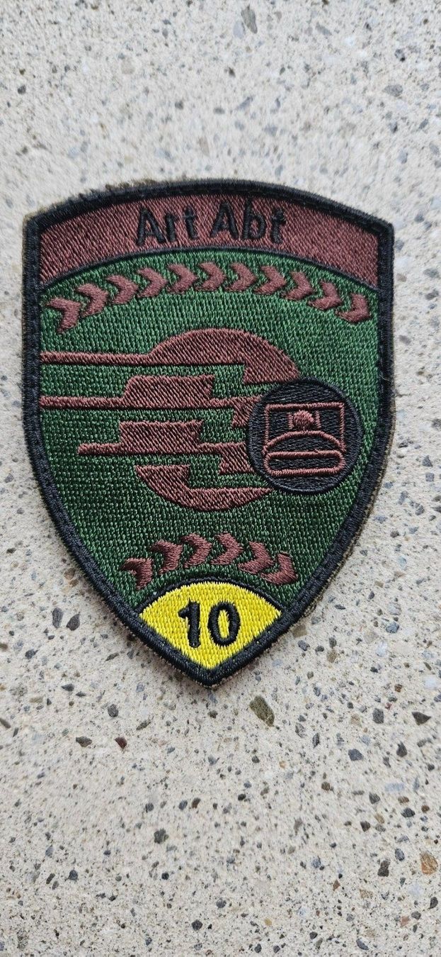 Schweizer Armee Plaketten & Abzeichen: *** Badge Art Abt 10 mit klett *** – Neu und originalverpackt aus Riedholz von fr_sIruP