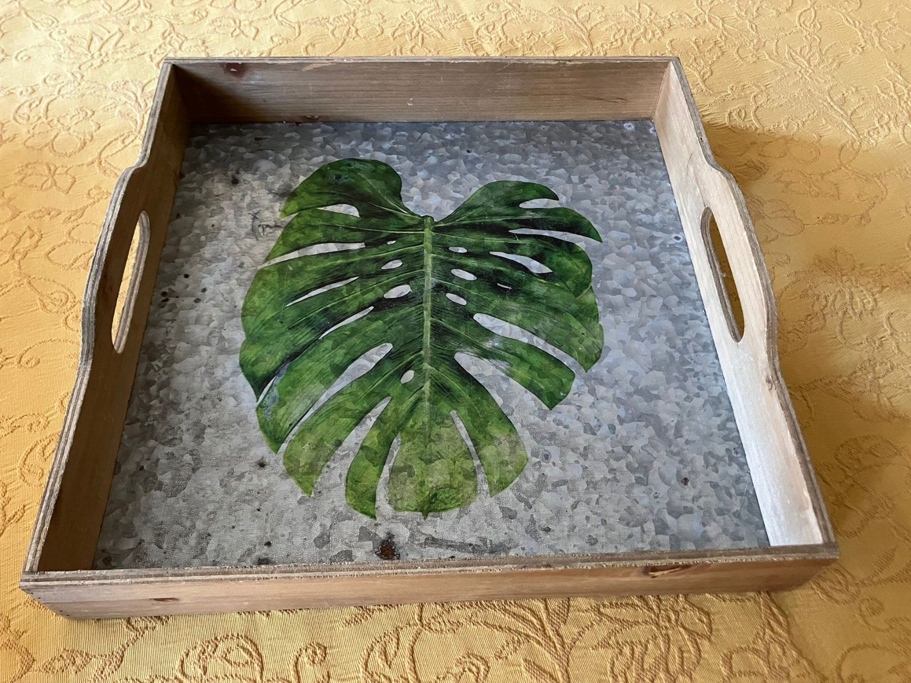 Piatti di portata: Vassoio in legno e metallo 40x40 cm – Usato da Melano venduto da H-Sara