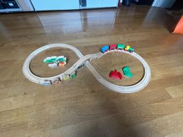 Brio Starterset (Zug + Anhänger, Tierchen, Brücke, Schienen)
