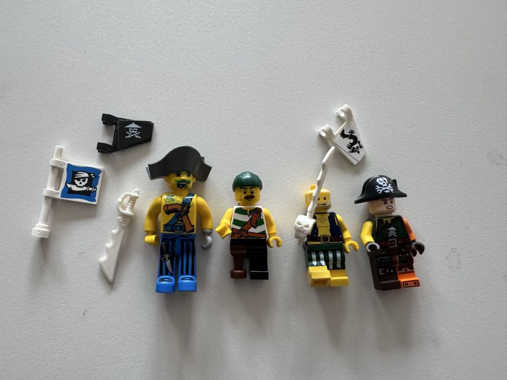LEGO Piraten Figuren, 4 Stück, mit Zubehör (Gebraucht) in Baar für CHF ...