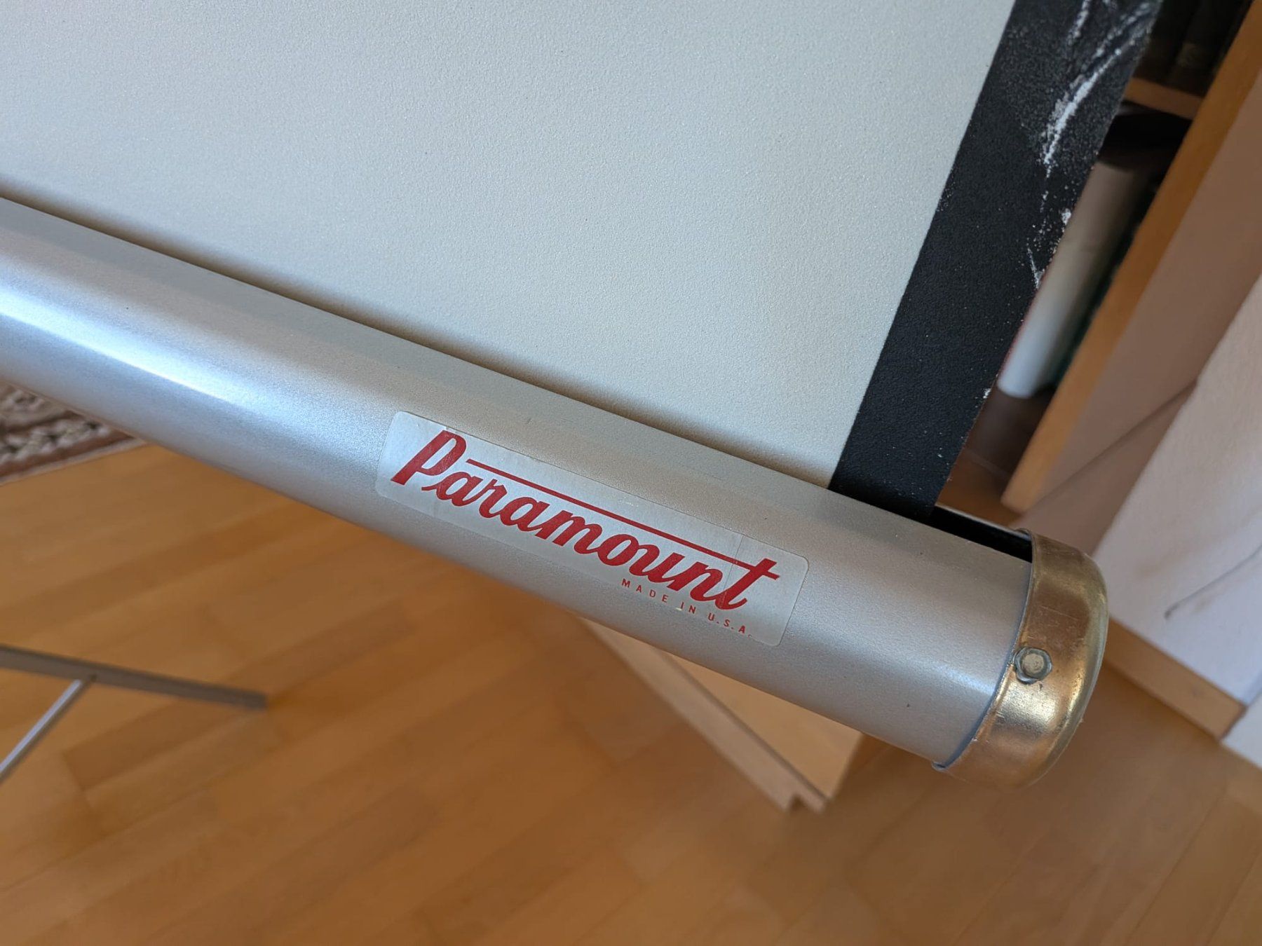 Home cinéma: Beamerleinwand Paramount auf Stativ gebraucht – D'occasion à Bronschhofen par Zelli75 1
