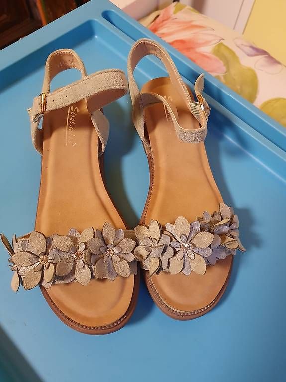 Scarpe da donna: Sandali – Usato da Biasca venduto da bar_qhz7