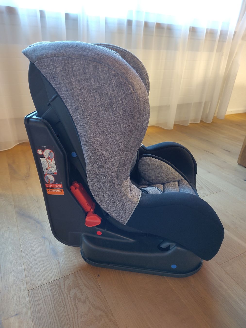 Osann Seggiolini per auto: Osann Kinderautositz, Grau, bis 25 kg – Usato da Lützelflüh-Goldbach venduto da wankdorfer 1