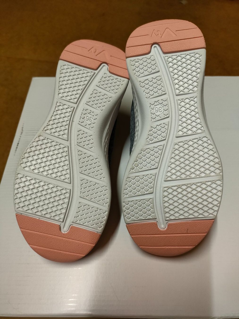 Scarpe da donna: Turnschuhe Gr.36 NEU! – Usato da Adelboden venduto da Lammhult 3