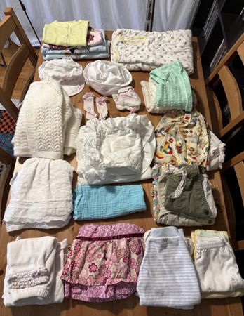 Baby Mädchen Kleider Paket 1–12 Monate – sehr guter Zustand