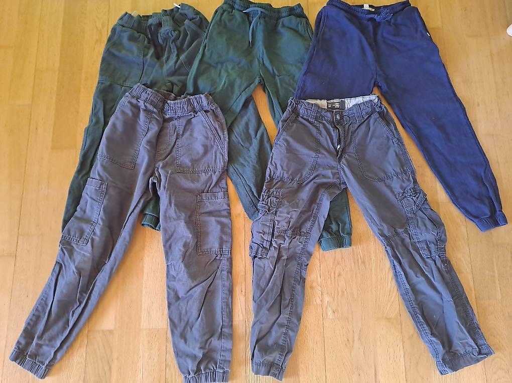 Hosen: Hosen Gr. 134.- – Gebraucht aus Suhr von TurnOnYourMind