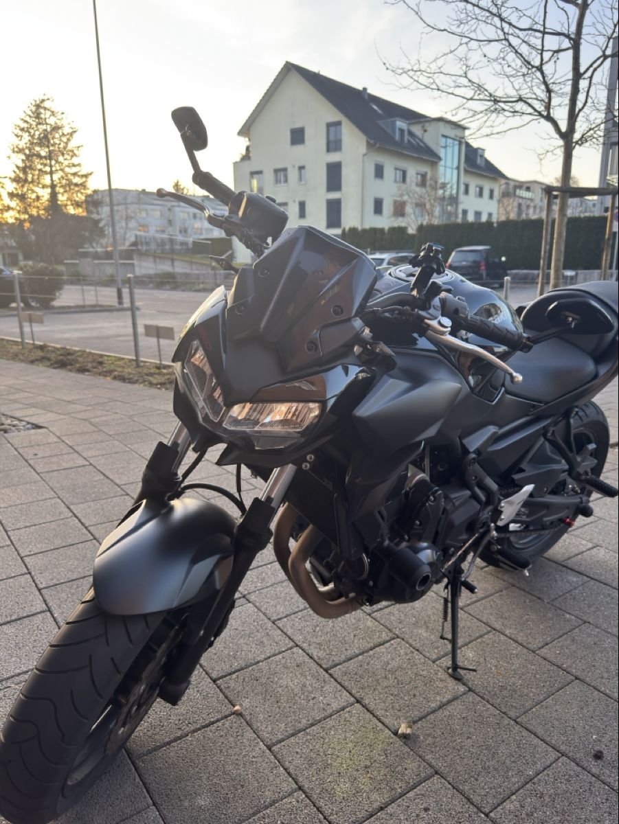 Kawasaki Strada: Kawasaki Z650 schwarz – Usato da Dübendorf venduto da Ass0DiPicche