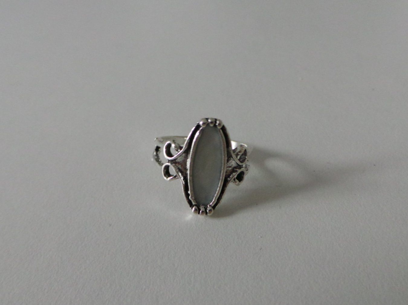 Ringe: Ring silberfarbig, Stein länglich perlmutfarbig, U56 – Neu (gemäss Beschreibung) aus Flamatt von Tattoo18 1
