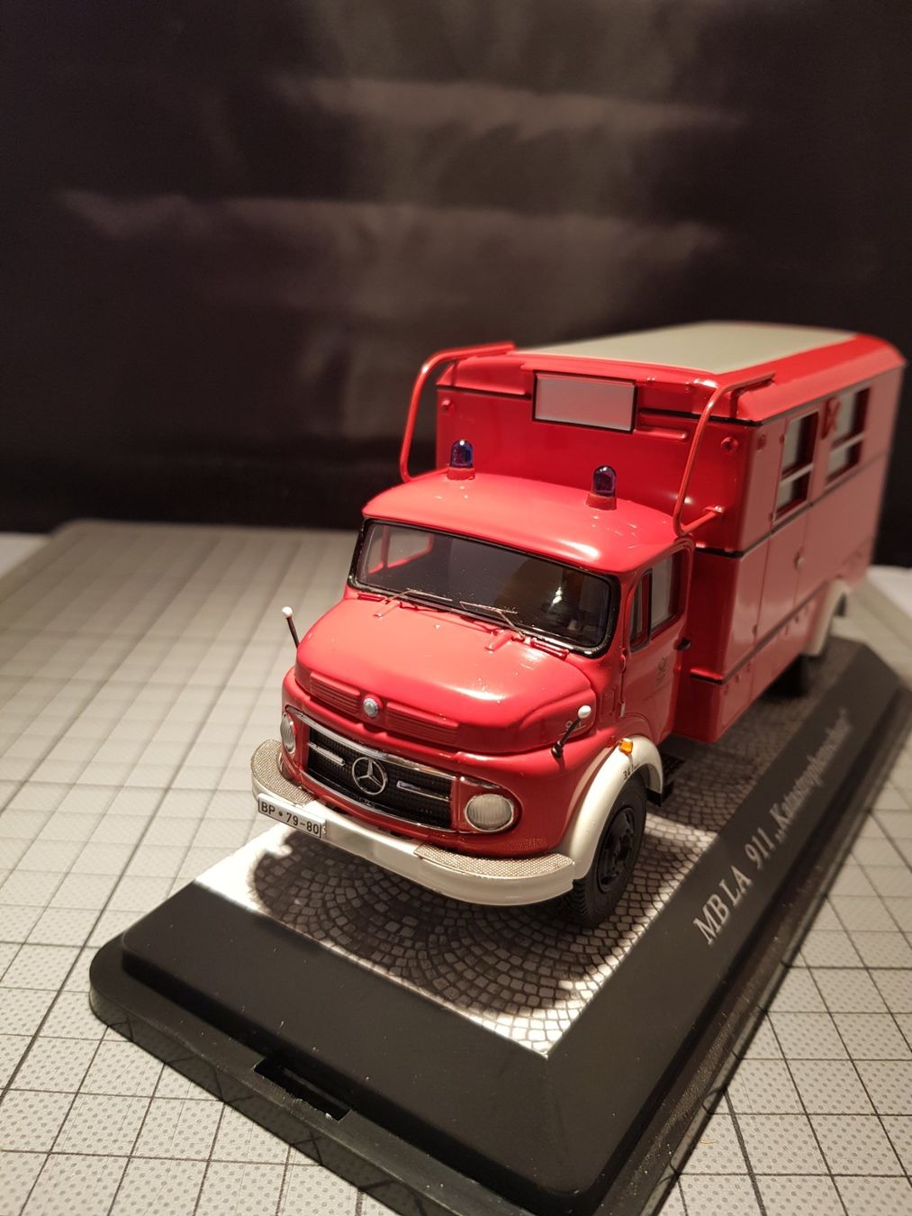 Mercedes-Benz Modellini d'auto: Mercedes-Benz LA 911 "Katastrophenschutz" – Nuovo e nell'imballaggio originale da Chézard-St-Martin venduto da AlPat-Collections 1
