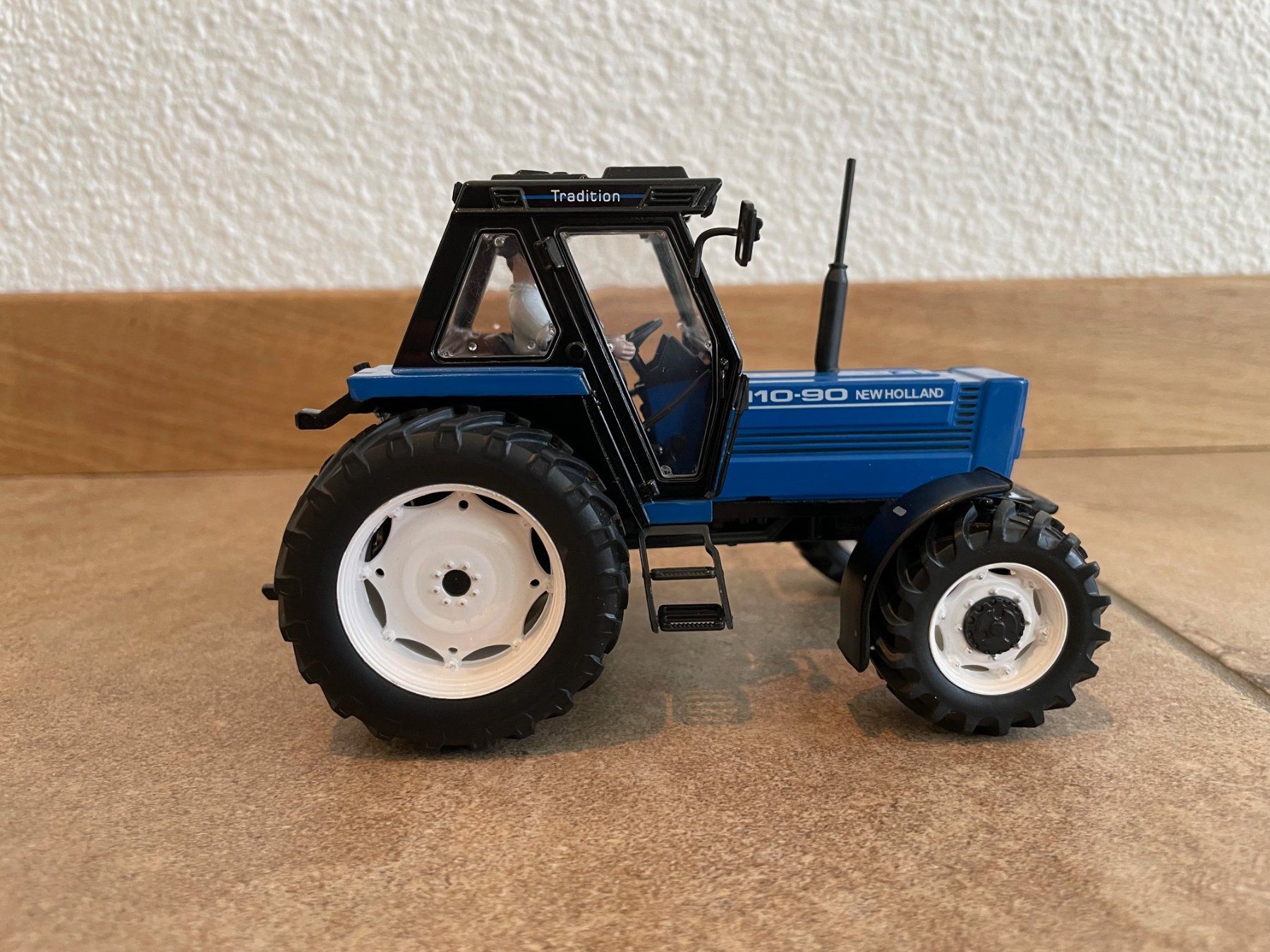 New Holland Trattori: New Holland 110-90 – Nuovo e nell'imballaggio originale da Kreuzlingen venduto da Stefan1150 2