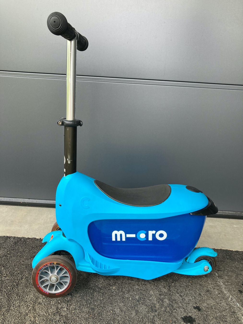 Micro Kickboard: Mini Micro Scooter mit Sitzkoffer – Usato da Widnau venduto da VinylDeal 1