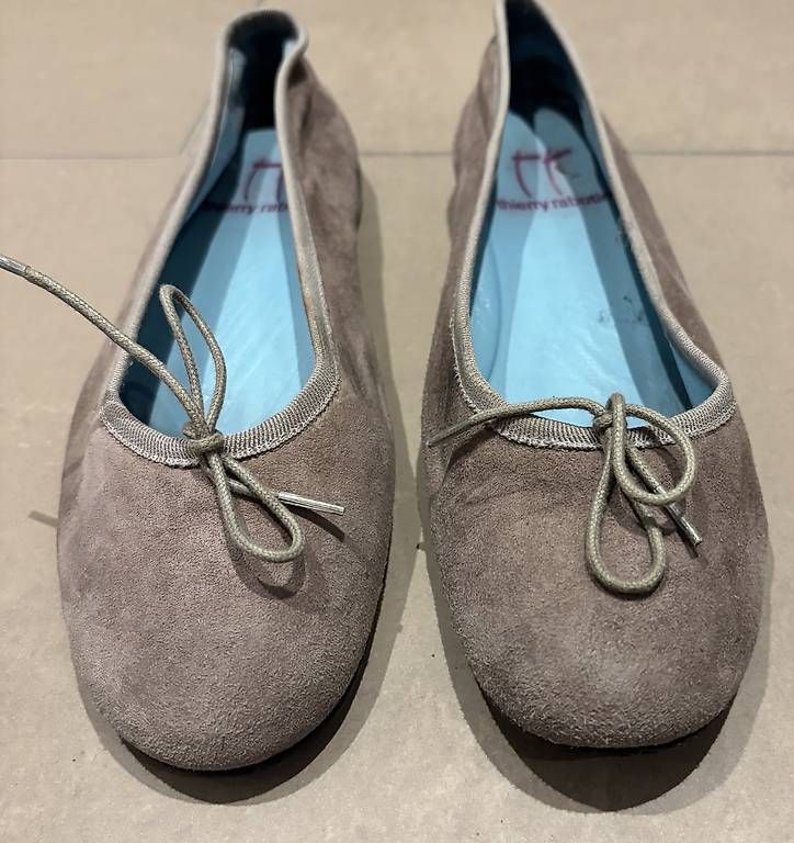 Scarpe da donna: Ballerina aus Wildleder Gr. 40 1/2 – Usato da Büron venduto da TinaSa