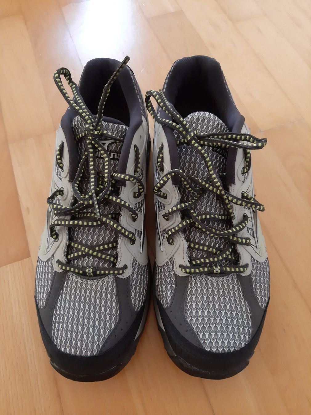 Mizuno Scarpe da donna: Mizuno Trekkingschuh Damen Grösse 40.5 – Nuovo (secondo la descrizione) da Ostermundigen venduto da prr848