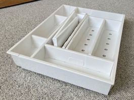 Neuwertiger Besteckkasten ausziehbar, Grösse verstellbar