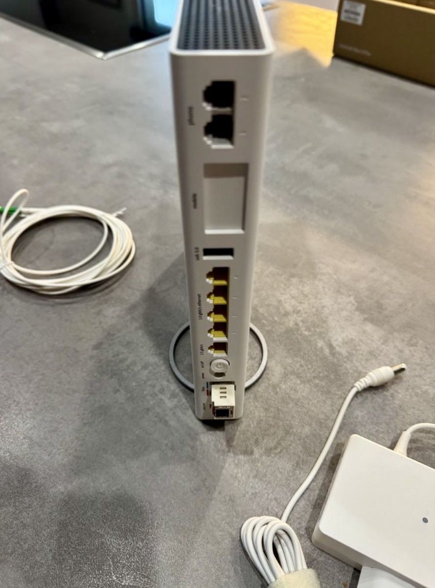 Swisscom Internet-Box 3 / Glasfaserrouter - Neuwertig! (Gebraucht) in ...