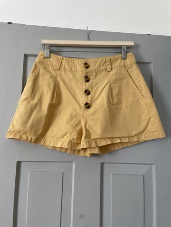 even@odd gelbe baumwoll shorts mit knöpfen
