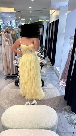 Elegantes neues Kleid