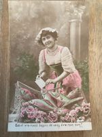 AK Frau Fische im Netz antike Postkarte Kitschkarte