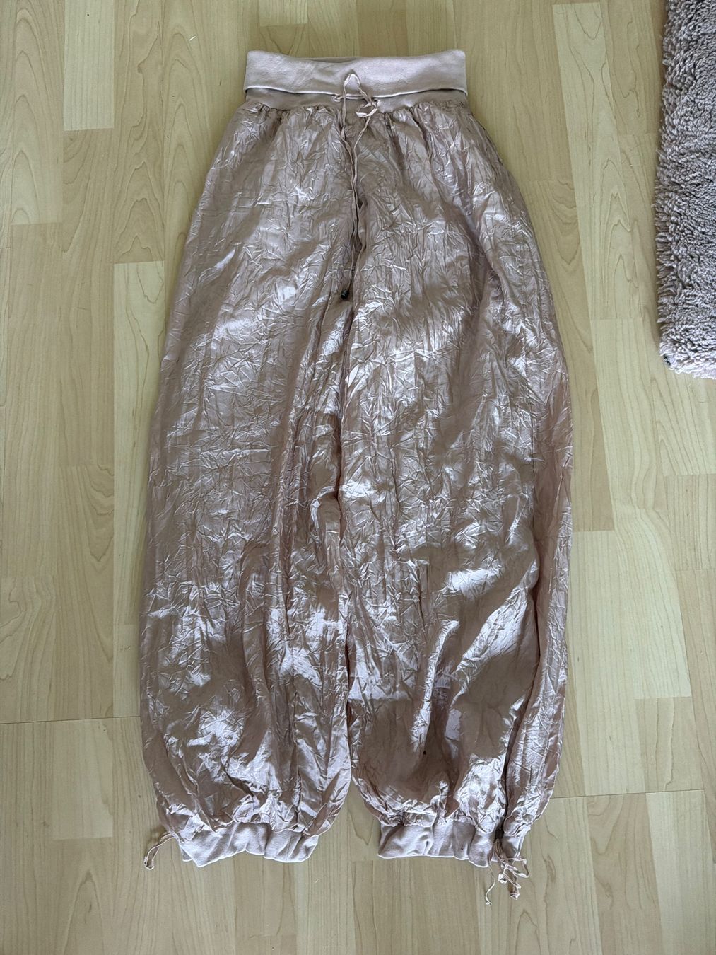 Nile Pantaloni: Seiden-Hose von Nile – Nuovo (secondo la descrizione) da Steffisburg venduto da elle013