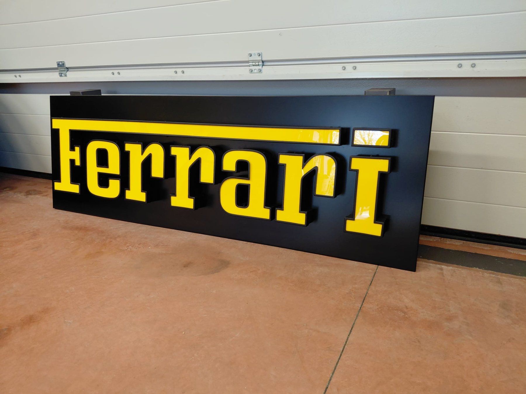 Ferrari Insegne: Insegna Ferrari – Usato da san giovanni teatino venduto da difulvioracing 1