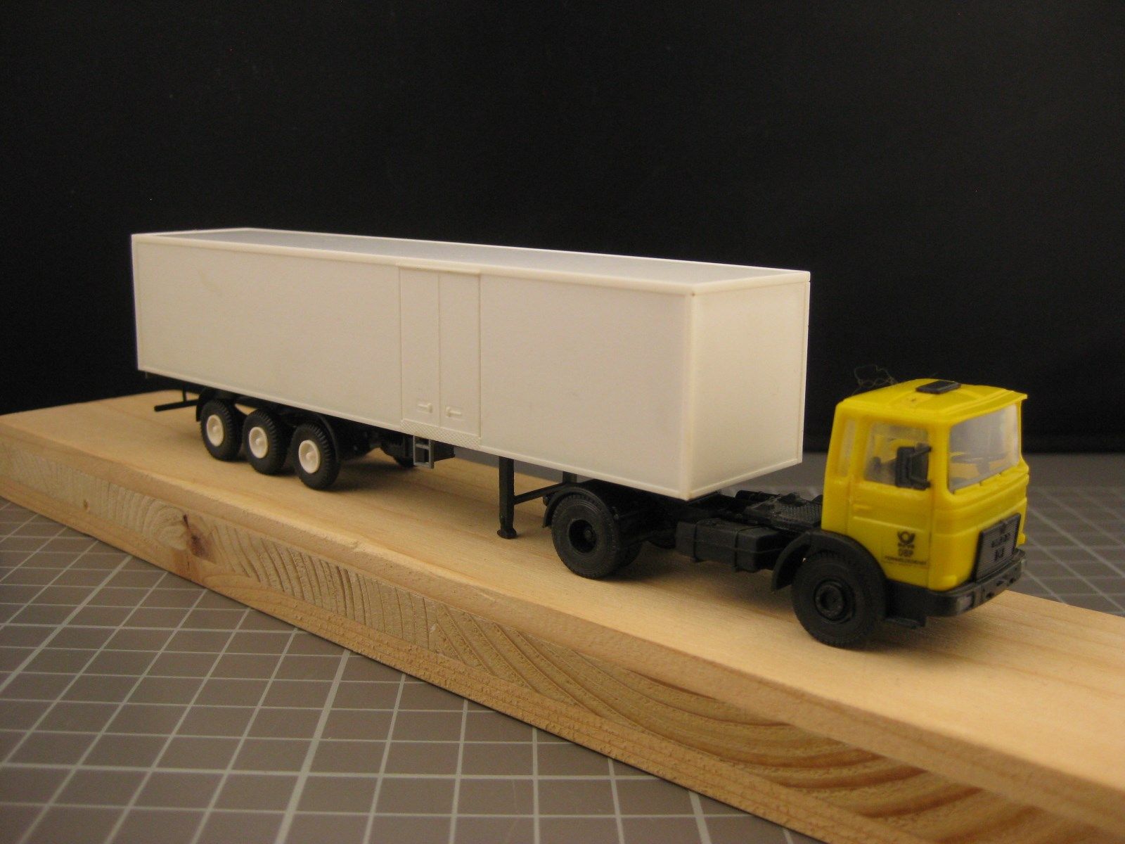Modellini di ferrovie: Sattelschlepper weiss-gelb, H0 – Usato da Malters venduto da Marosko 3