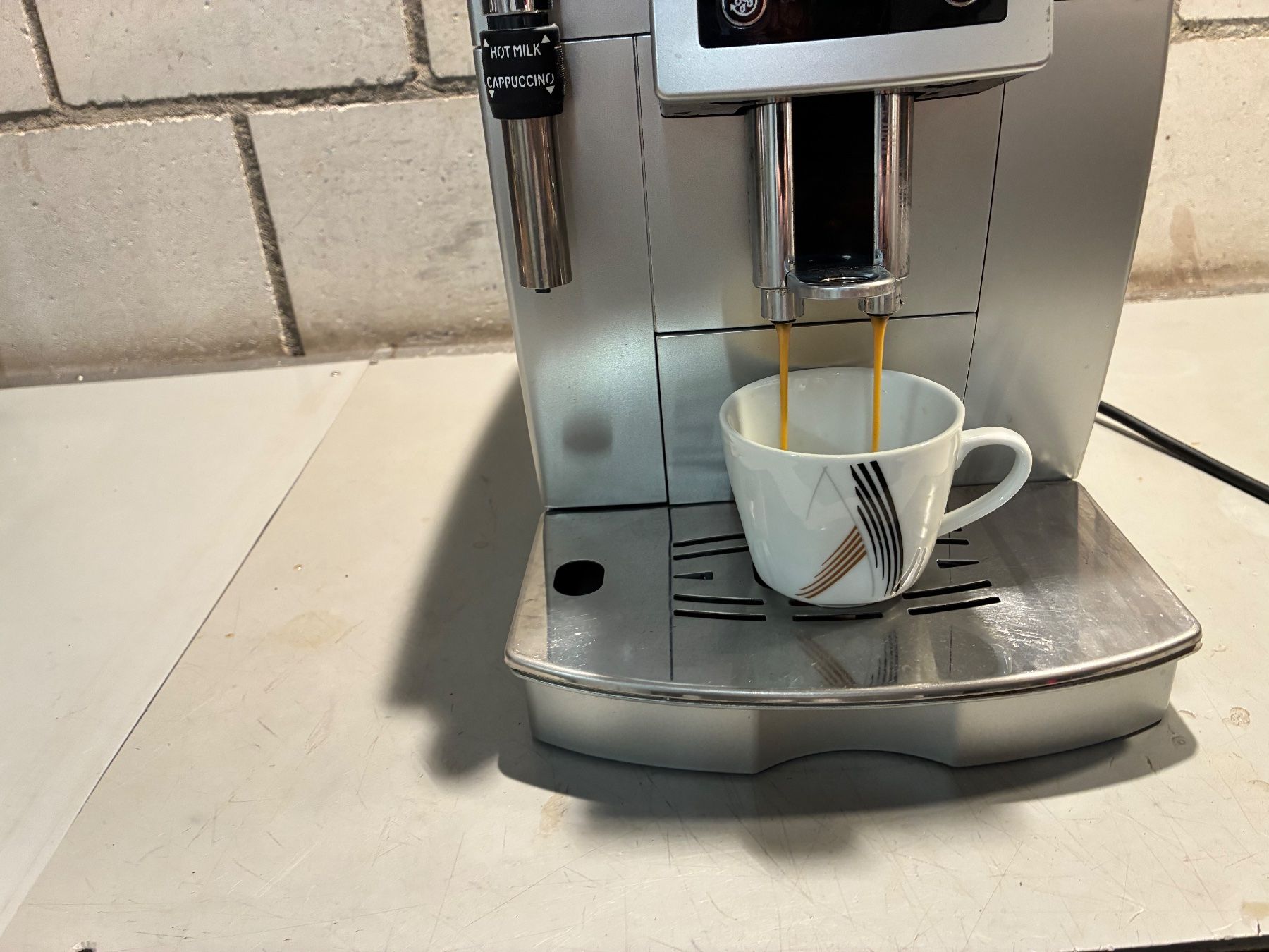 De'Longhi Kaffeemaschinen & Espressomaschinen: Delonghi mit 3 Mt. Garantie – Gebraucht aus Hendschiken von zkos 1