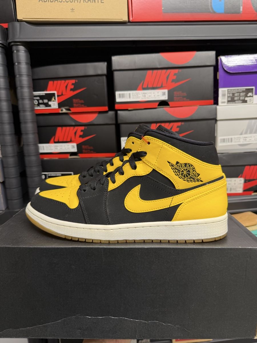 Jordan Scarpe da uomo: Jordan 1 Mid New Love (2017) – Usato da St-Légier-La Chiésaz venduto da Swoosh.