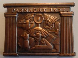 1993 (K-B) s'Theater goht wyter - Basler Fasnachtsplakette