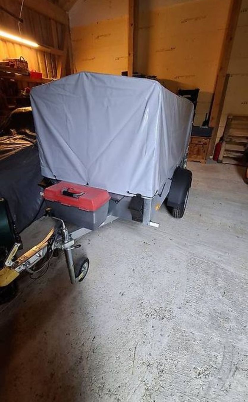 Humbaur Anhänger: 750 KG Auto - Anhänger  – Gebraucht aus Büsserach von Saner_Holzbau