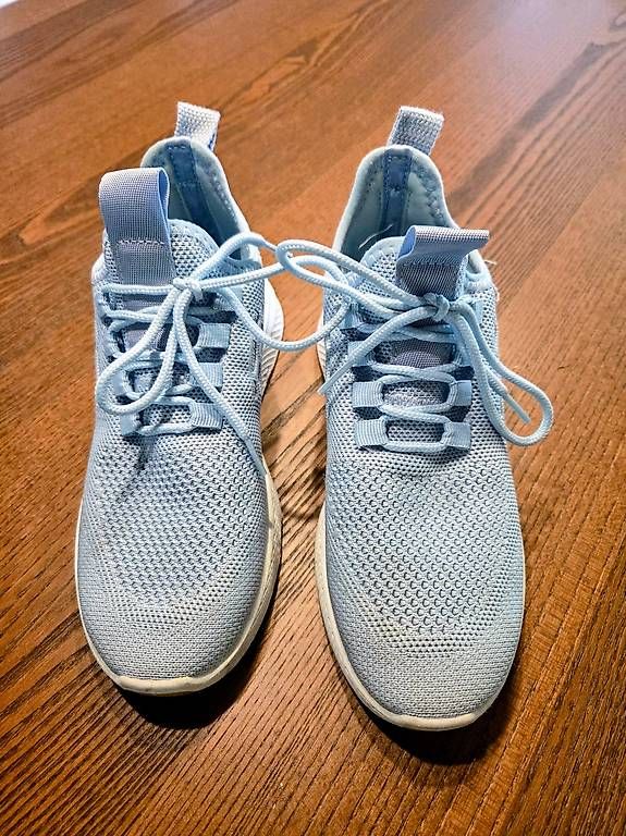Chaussures femmes: Hellblaue Turnschue – D'occasion à Wettingen par littlefoot1 1
