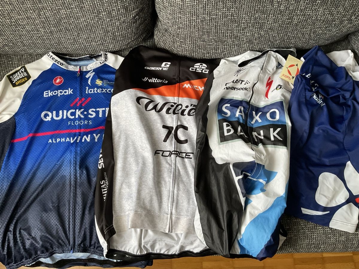 Leibchen & Hosen: Velokleiderpaket Paket 4 Teile – Gebraucht aus Magden von Karo129