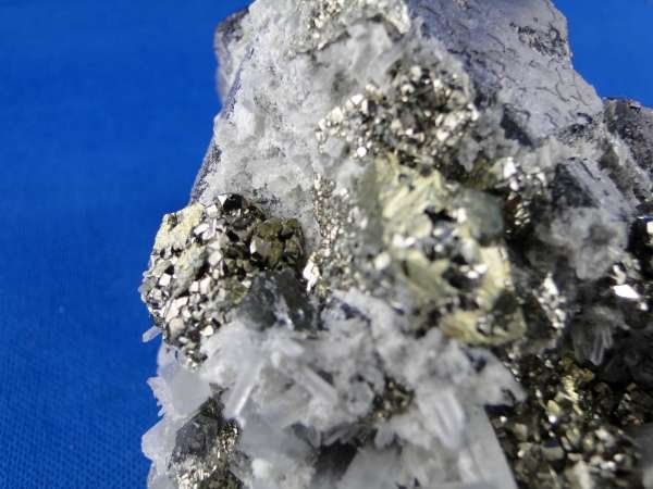 Minerali & Pietre curative: Galena mit Chalkopyrit und Quartz – Usato da Schinznach Bad venduto da Demerald 6