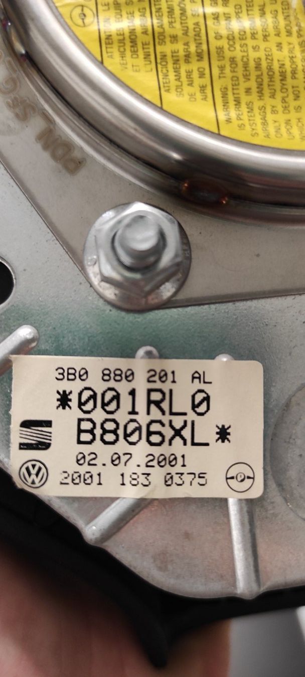 Volkswagen Tutti pezzi di ricambio auto: Fahrerairbag VW Golf 4 – Usato da Rümlang venduto da Trojka25 2