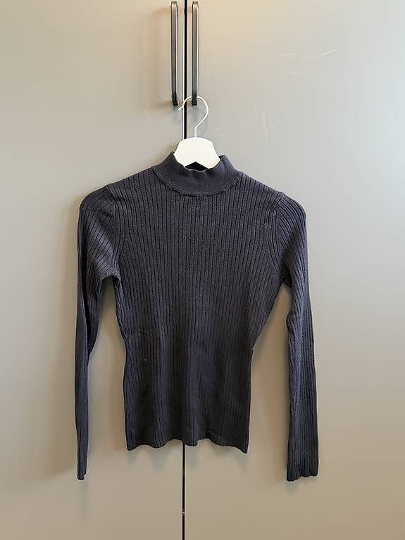 Pullover & Sweatshirts: Tiefer Rollkragenpulli Schwarz – Gebraucht aus Bleienbach von Chi_Cari 1