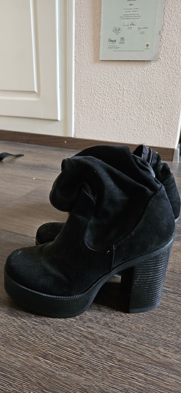 Damenschuhe: Stiefel/Schuhe/Overknees – Gebraucht aus Gasel von jas_9vzt 1