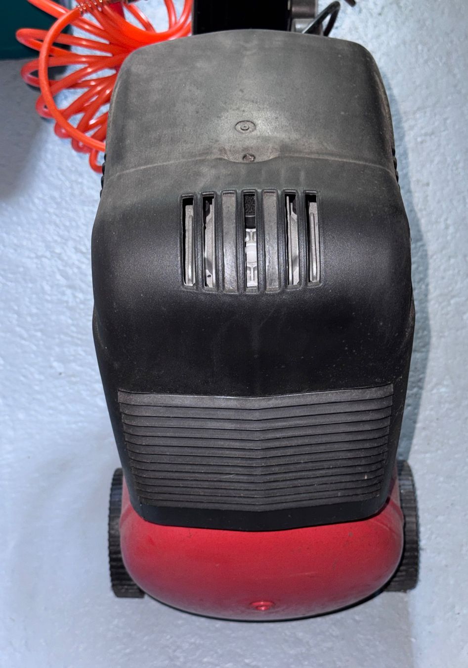 Kompressoren: NuAir Luftkompressor 24L – Defekt aus Unterengstringen von NOISE 2