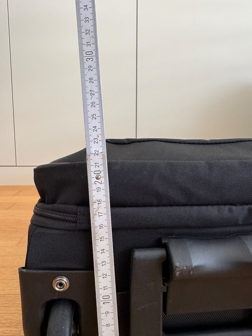 Samsonite Sacs à dos: Samsonite Rucksack mit Rollen, schwarz einwandfreier Zustand – D'occasion à Neuhausen par satellite5820 6